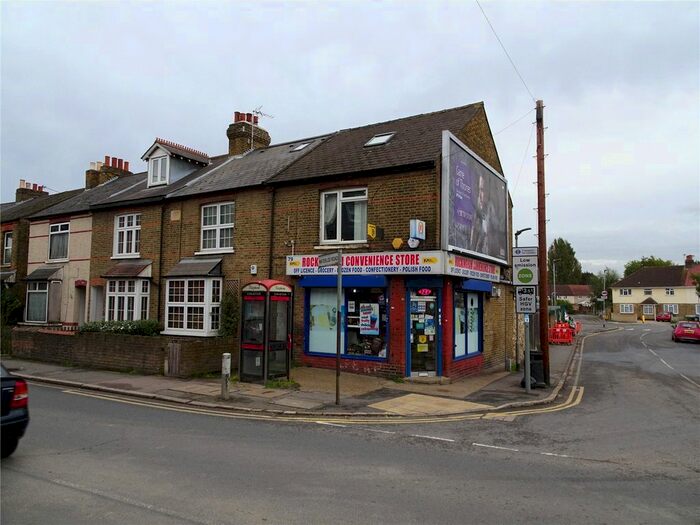 1 Bedroom Flat To Rent In Rockingham Road, Uxbridge, Middlesex, UB8