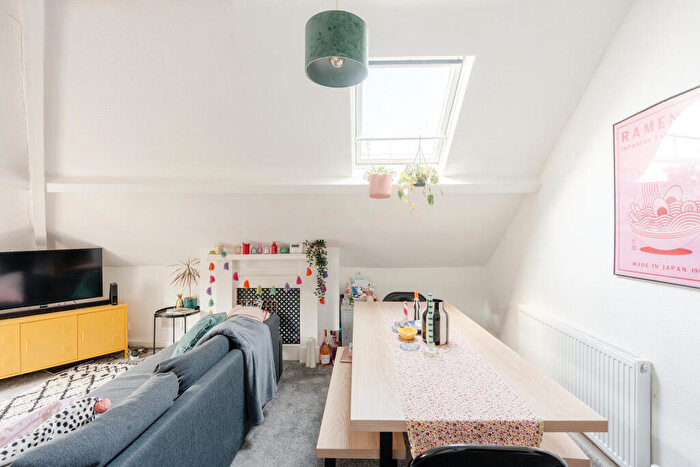 2 Bedroom Flat For Sale In Montrose Avenue, Redland, Bristol, BS6