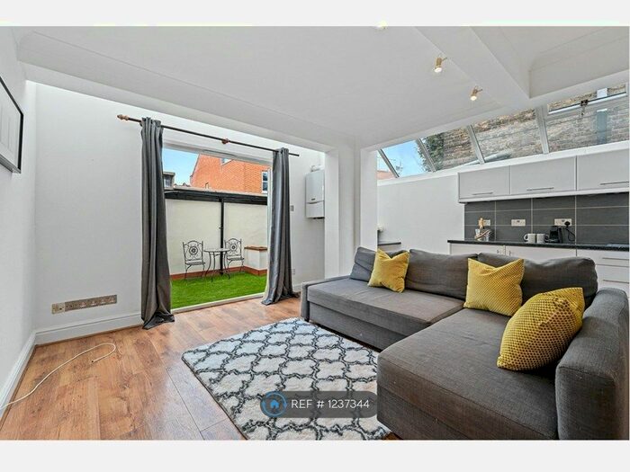 2 Bedroom Flat To Rent In Adelaide Grove, London W12