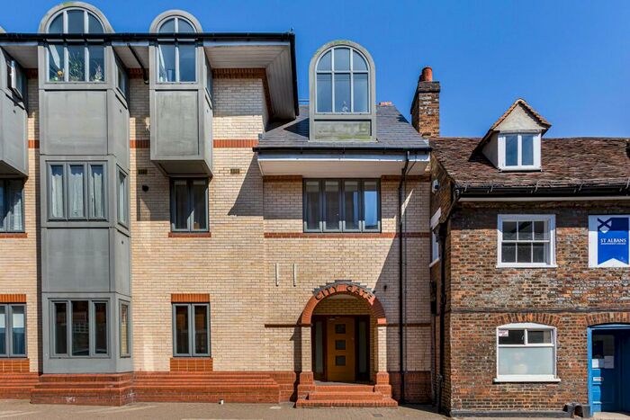 2 Bedroom Flat For Sale In Victoria Street, St Albans, AL1