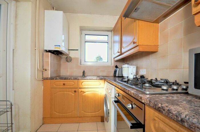 3 Bedroom Flat To Rent In Kingston Hill, Kingston Hill, Kingston Upon Thames, KT2
