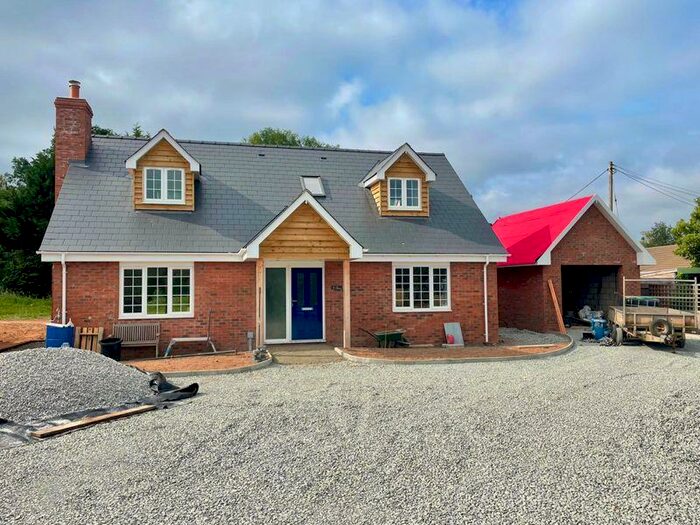 3 Bedroom Detached House For Sale In Cobhall Common, HR2