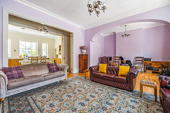 4 Bedroom Flat For Sale In High Street, Portsmouth, Hampshire, PO1