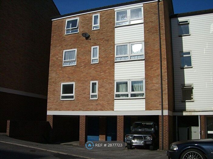 2 Bedroom Flat To Rent In Woolford Close, Winchester, SO22