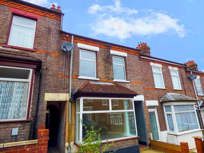 4 Bedroom Property To Rent In Chiltern Rise, Town Centre LU1