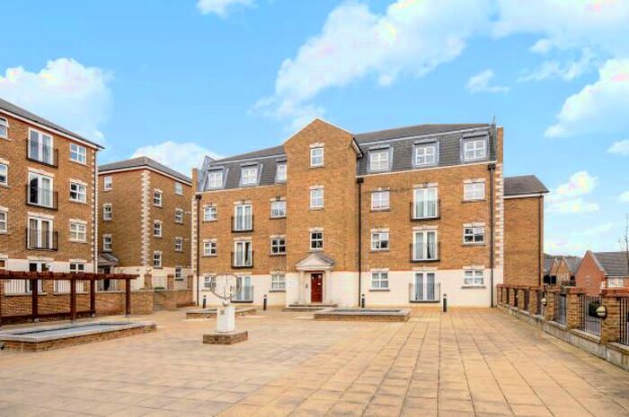 2 Bedroom Flat To Rent In Brook Square, London, SE18