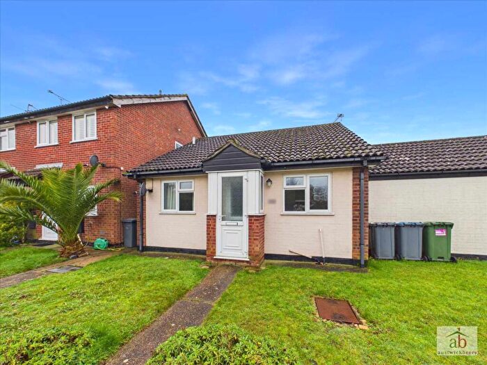 2 Bedroom Link Detached House For Sale In Trinity Close, Kesgrave, IP5