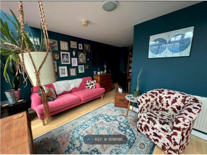 2 Bedroom Flat To Rent In Royal Quay, Liverpool, L3