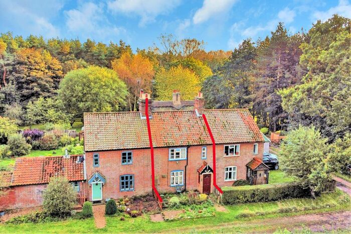3 Bedroom Cottage For Sale In Thorpe Market, Norwich NR11