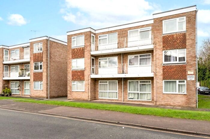 1 Bedroom Flat To Rent In Robin Hood Lane, Sutton, Surrey, SM1