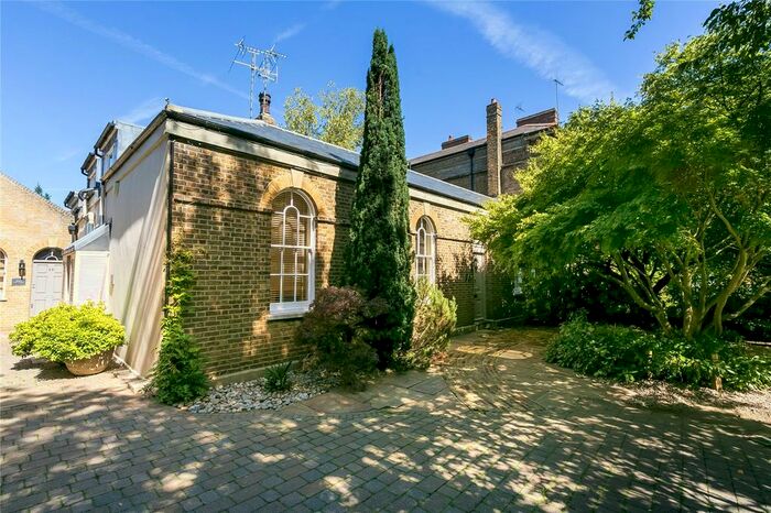 2 Bedroom Detached House To Rent In South Lodge, Richmond, TW10