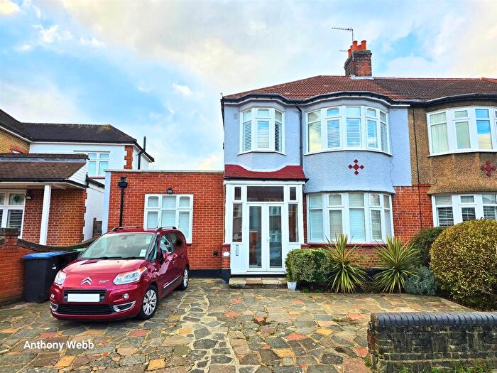4 Bedroom Semi-Detached House To Rent In Wentworth Gardens, Palmers Green, N13