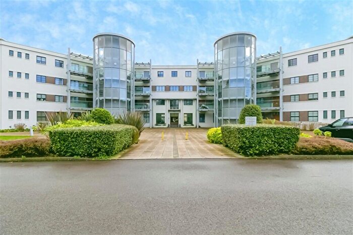 1 Bedroom Apartment For Sale In Hayes Road, Sully, Penarth, CF64