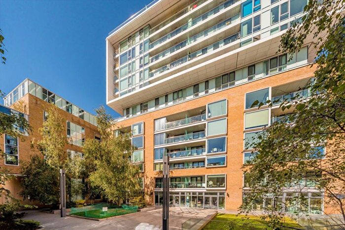 2 Bedroom Flat To Rent In Spectrum Way, Wandsworth, SW18