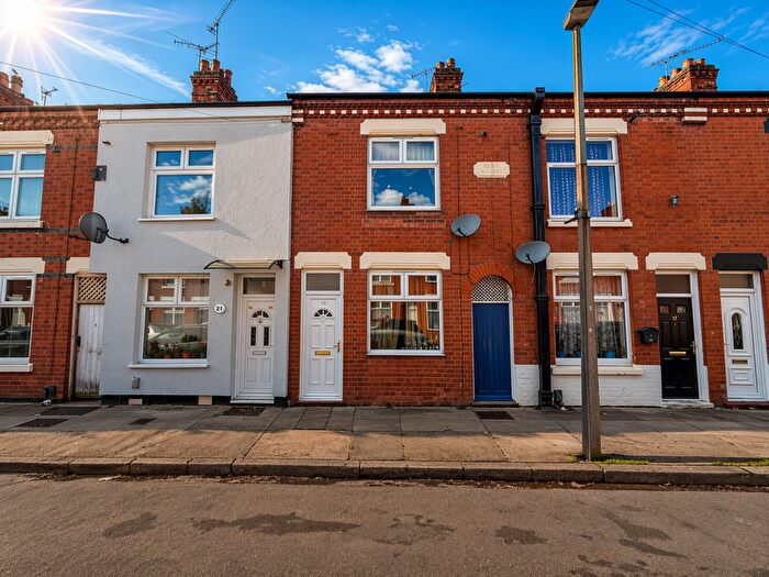 3 Bedroom Terraced House For Sale In Meynell Road, Leicester, LE5