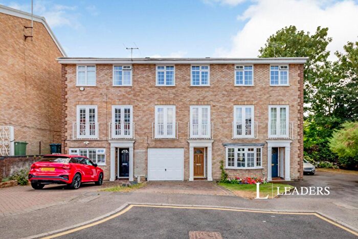 4 Bedroom Terraced House To Rent In Selsdon Close, Surbiton, KT6