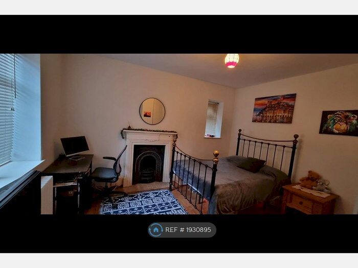 3 Bedroom Flat To Rent In Crystal Palace Park Road, London, SE26