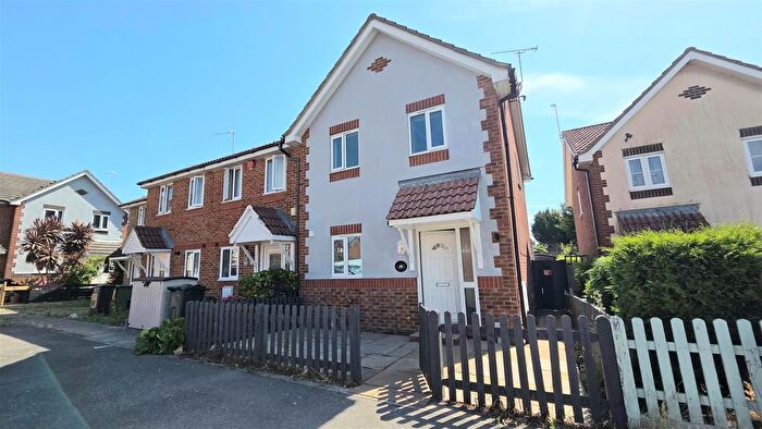 3 Bedroom End Of Terrace House To Rent In Broad Oak Close, Eastbourne, BN23