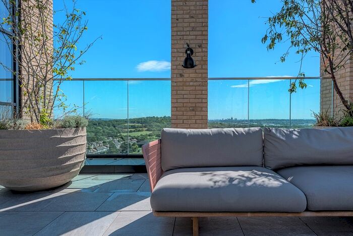 1 Bedroom Flat To Rent In Grenan Square, Greenford, UB6