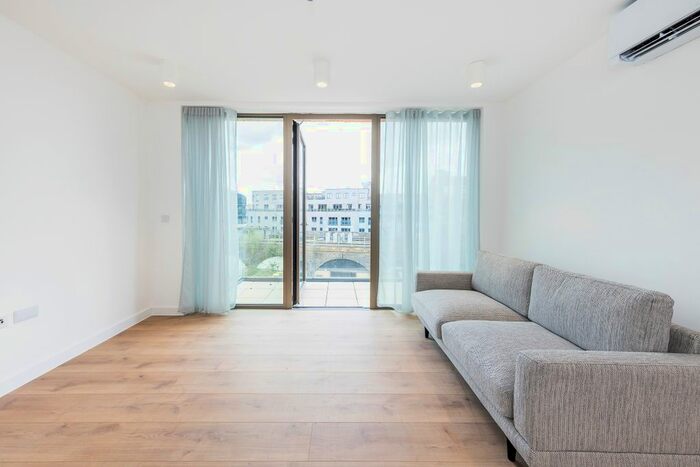 2 Bedroom Flat To Rent In Helmsley Place, London, E8