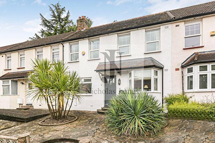 3 Bedroom Terraced House For Sale In Hood Avenue, Southgate, London, N14
