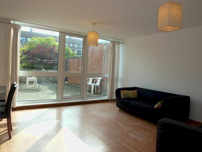 3 Bedroom Maisonette To Rent In Crondall Street, Jq, N1