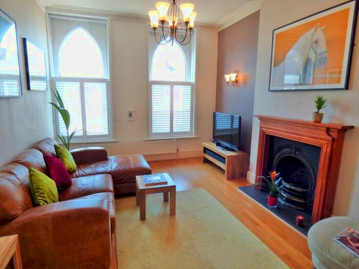 1 Bedroom Flat To Rent In Seamoor Road, , Westbourne, BH4