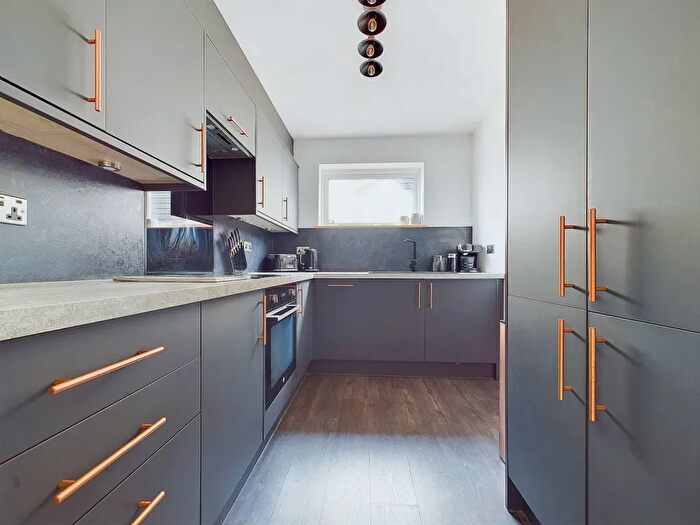 1 Bedroom Flat To Rent In Crabtree Lane, Lancing, BN15