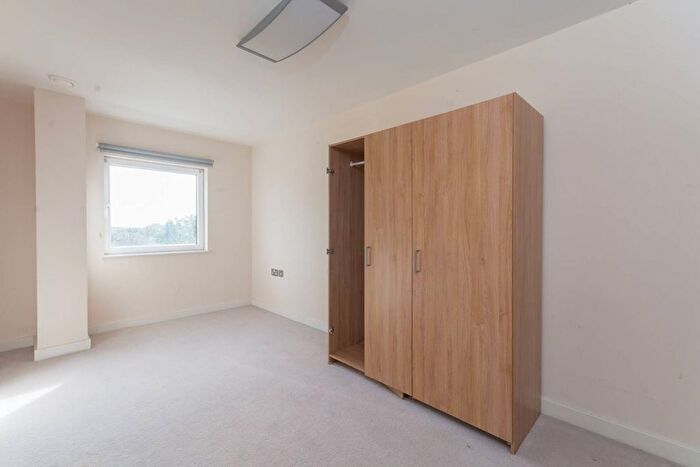 2 Bedroom Flat To Rent In The Green, Southall, UB2