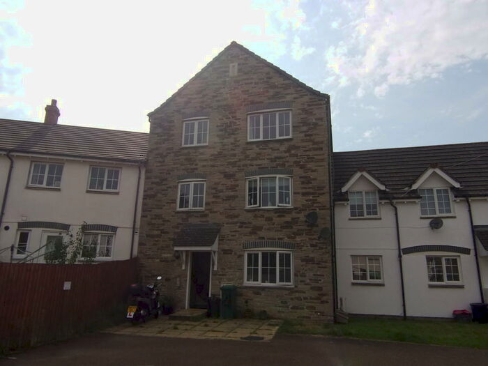 2 Bedroom Apartment To Rent In Bluebell Way, Launceston, PL15