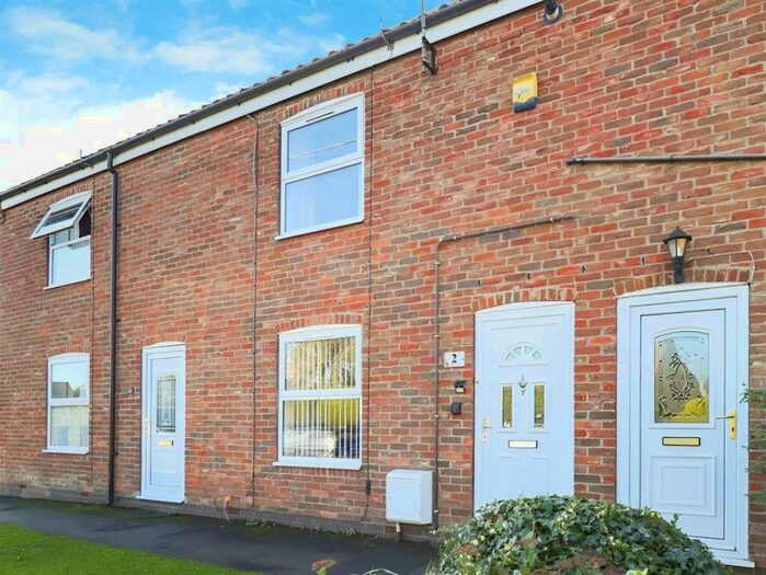 2 Bedroom Terraced House For Sale In Northside Road, Hollym, HU19