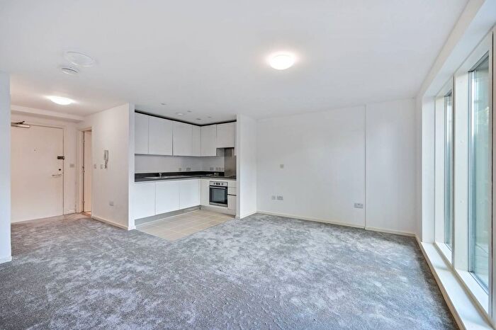 Studio To Rent In London Road, Isleworth, TW7