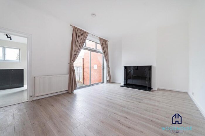 3 Bedroom Terraced House To Rent In Horsham Avenue, London, N12