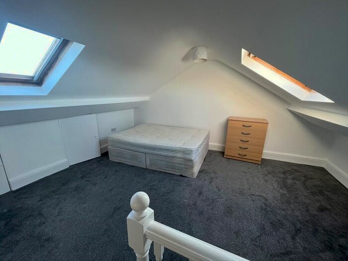 2 Bedroom Flat To Rent In Queens Park Road, Brighton, BN2