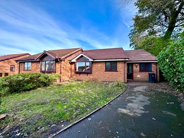 3 Bedroom Semi-detached Bungalow To Rent In Kennington Fold, Bolton, BL3