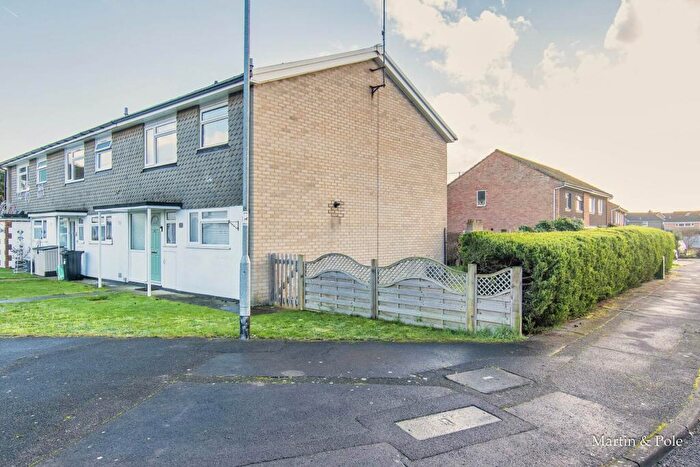 3 Bedroom End Of Terrace House For Sale In Lunds Farm Road, North Woodley, RG5