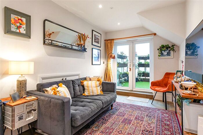 2 Bedroom Flat For Sale In Coverton Road, London, SW17