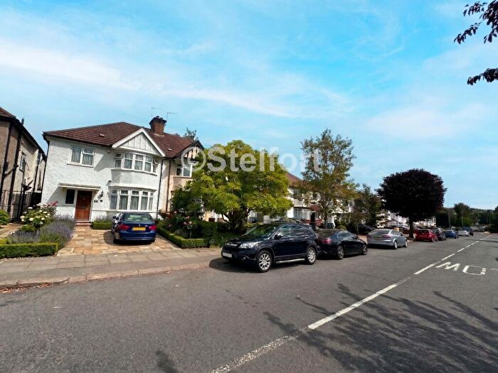 4 Bedroom Semi-Detached House For Sale In Renters Avenue, London, NW4