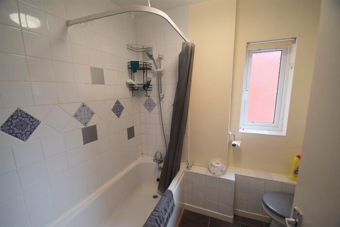 2 Bedroom Flat To Rent In Upper Bar, Newport, TF10