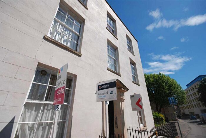 1 Bedroom Apartment To Rent In Top Floor Front Flat, St Michaels Hill, BS2