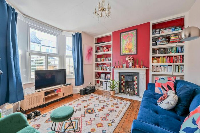 2 Bedroom Flat To Rent In Charlmont Road, Tooting, London, SW17