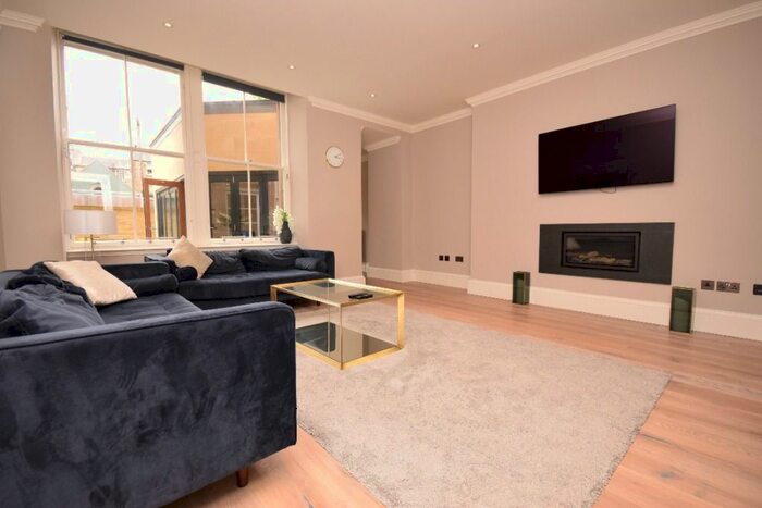 3 Bedroom Flat To Rent In Drumsheugh Gardens, West End, Edinburgh, EH3