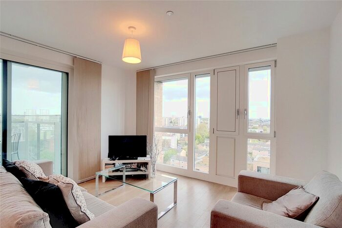 3 Bedroom Flat To Rent In Jefferson Plaza, London E3