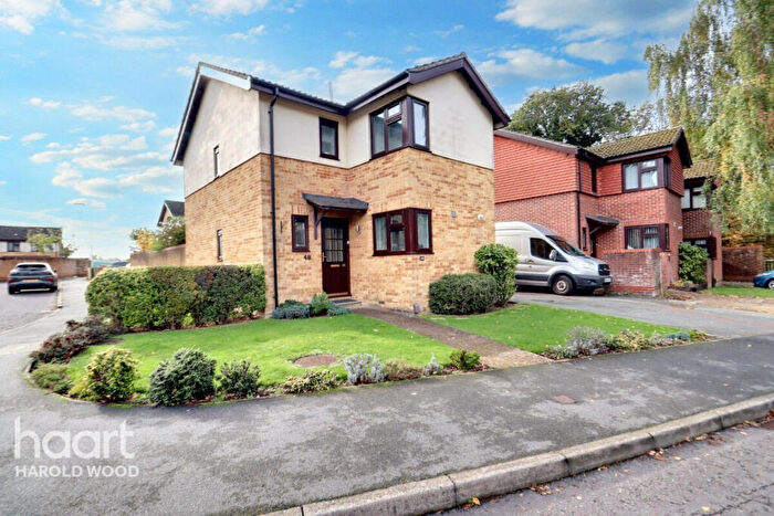 3 Bedroom Detached House For Sale In Kirby Close, Romford, RM3