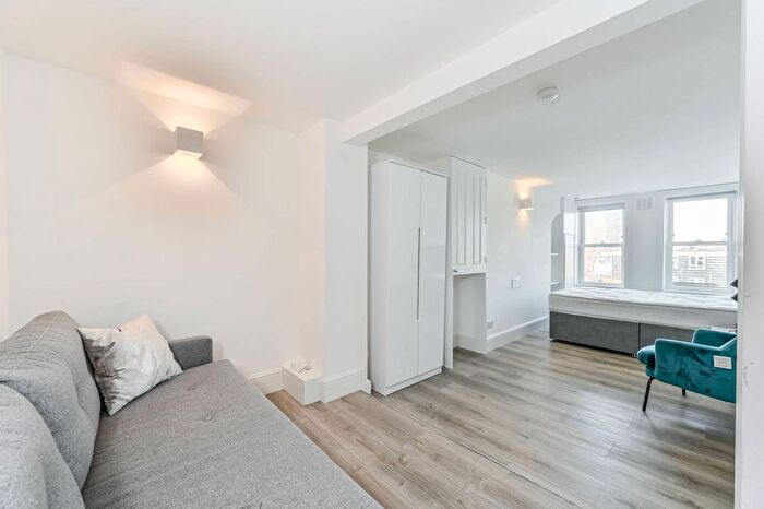 1 Bedroom Flat To Rent In Este Road, Clapham Junction, SW11