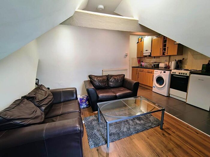 2 Bedroom Flat To Rent In Claude Road, Roath, Cardiff, CF24