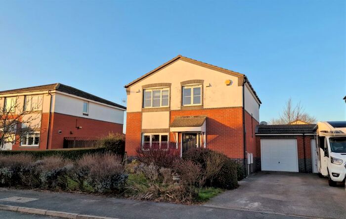 4 Bedroom Link Detached House For Sale In Harrier Close, Cottesmore, LE15