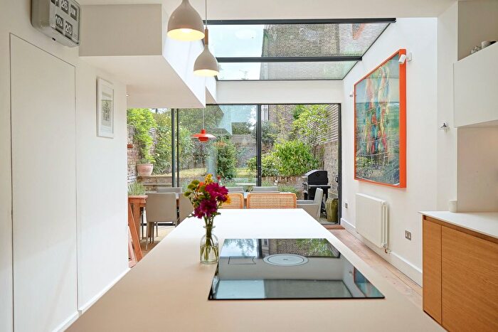 3 Bedroom End Of Terrace House To Rent In Cecilia Road, E8