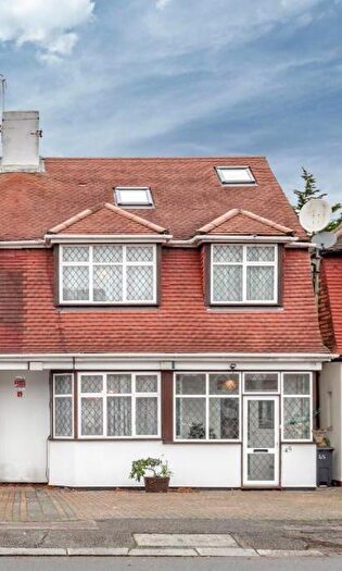 4 Bedroom Terraced House To Rent In Marlands Road, Clayhall, Ilford, IG5
