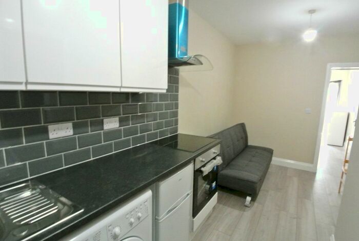 1 Bedroom Flat To Rent In Howard Road, Cricklewood, NW2